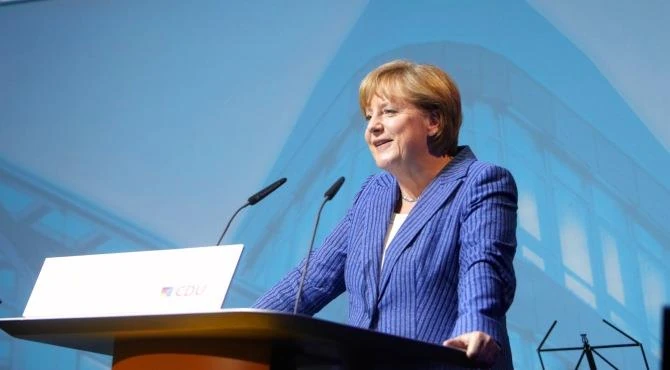 __BIG_STYLE_merkel potezna kobieta