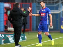 Świerczok strzelił gola z połowy boiska. Trwa seria Piasta bez porażki