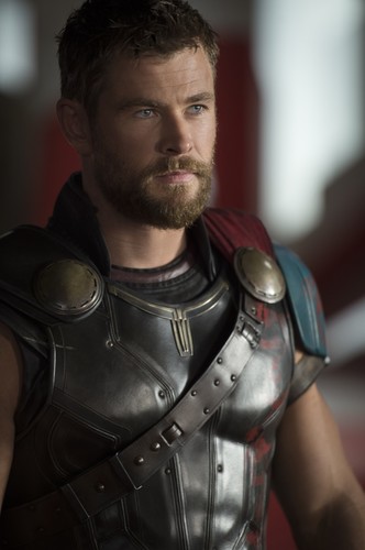 Chris Hemsworth w filmie 'Thor: Ragnarok'. Polska premiera 25 października 2017 roku