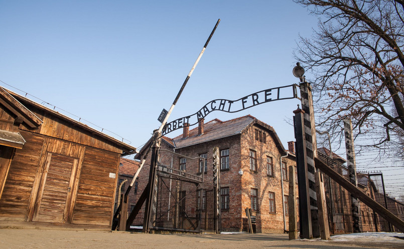 Prokuratura umorzyła śledztwo ws. antysemickich napisów na barakach w byłym obozie Birkenau