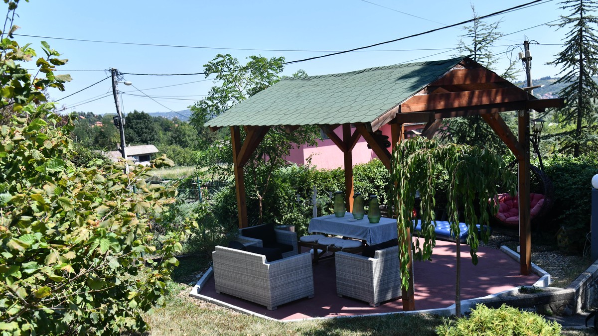 NAKON RAZVODA OSTALA BEZ IMOVINE Poznata Srpkinja se kupala u luksuzu, a onda je prodala sve i otišla u prirodu: 