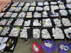 Miliony tabletek w walizkach. Nielegalne leki sprzedawał w darknecie