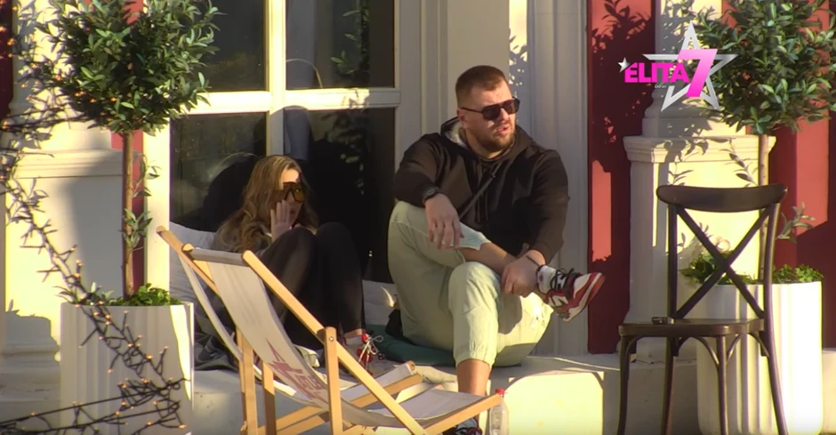 Janjuš i Aneli se svađaju u vezi