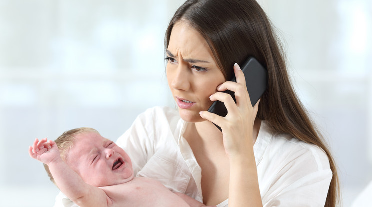  Ha a gyermek nem vesz levegőt, eszméletlen vagy a pulzusa nem tapintható, mindenképpen hívjunk mentőt / Fotó: Shutterstock 