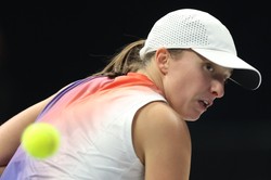 Iga Świątek przegrała z Aryną Sabalenką i Mirrą Andriejewą w World Tennis League