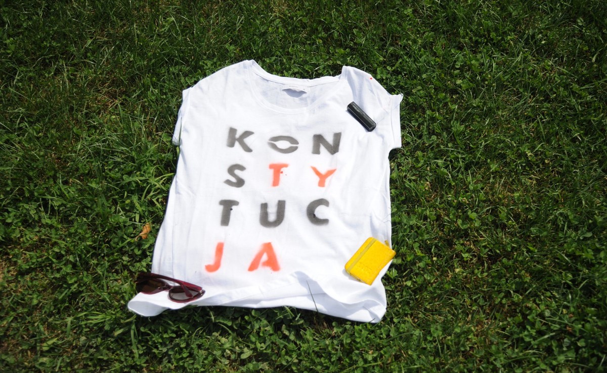 Koszulka z napisem Konstytucja