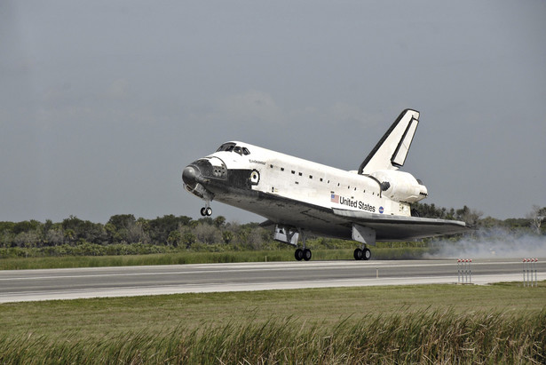 Lądowanie promu kosmicznego Endeavour 2009 r., fot. Kiim Shiflett/NASA via Bloomberg