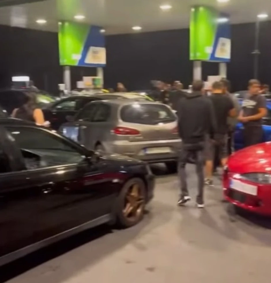 Vozači se masovno sakrili na pumpi zbog nevremena