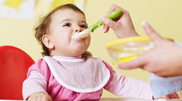 Schemat żywienia niemowląt i dzieci - zasady i rozszerzanie diety