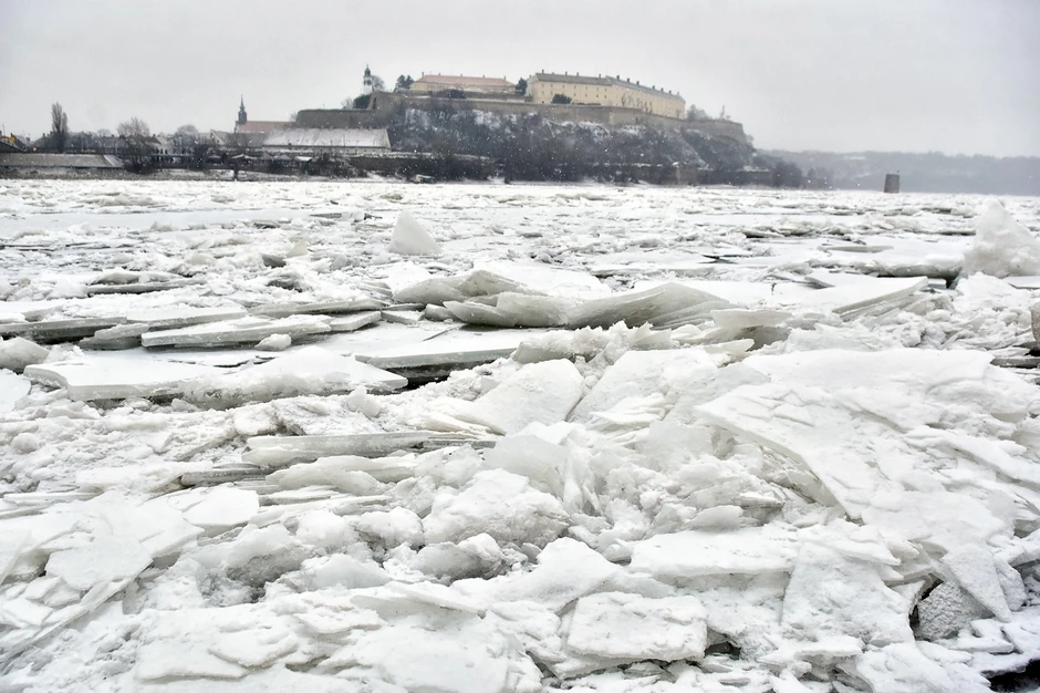 Dunav je te zime bio zaleđen