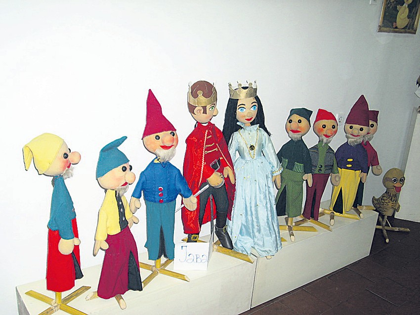 Za lutkarsku scenu pozorišta napravio hiljadu lutaka