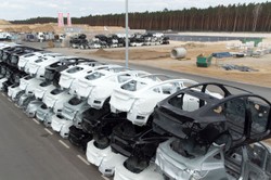 Nowe zakłady Tesli tracą miliardy. Musk stawia na Chiny i modernizuje linie produkcyjne