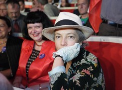 Strzelali do biura Nelli Rokity. Mają zarzuty, ale nie trafią do aresztu