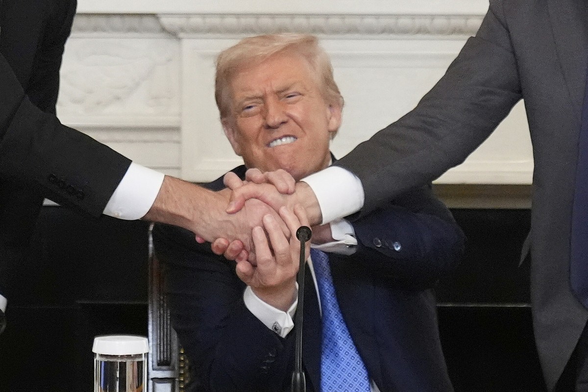 Deklaracja podpisana. W cieniu rozmów o Ukrainie Donald Trump osłabia wpływy Władimira Putina