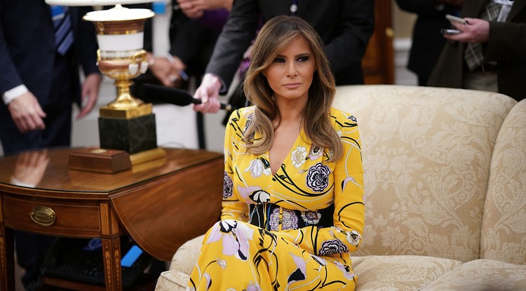 Kínos! Nyelviskolát reklámoznak Melania Trump arcával