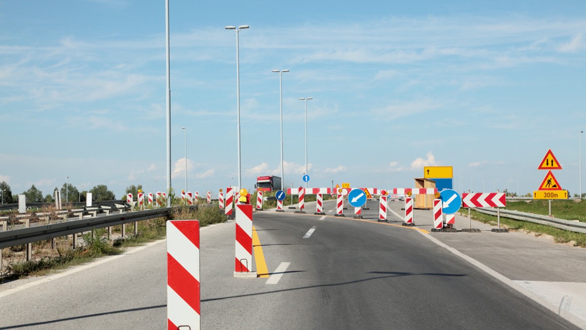 Przejazd autostradą A2 w kierunku Poznania został zamknięty na węźle Łowicz - podał dyżurny ruchu Punktu Informacji Drogowej GDDKiA. Obajazd został wyznaczony drogą ekspresową S14.