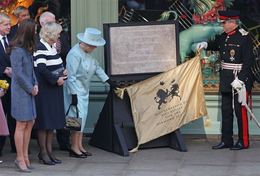 Kate, Camilla, Elżbieta II Fortnum And Mason