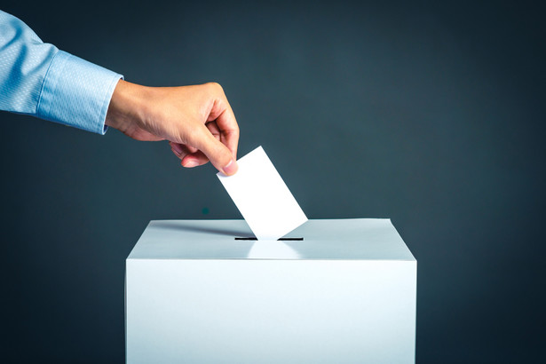 Do zadań obwodowej komisji wyborczej ds. przeprowadzenia głosowania w obwodzie należy: przeprowadzenie głosowania w obwodzie; czuwanie w dniu wyborów nad przestrzeganiem prawa wyborczego w miejscu i czasie głosowania.