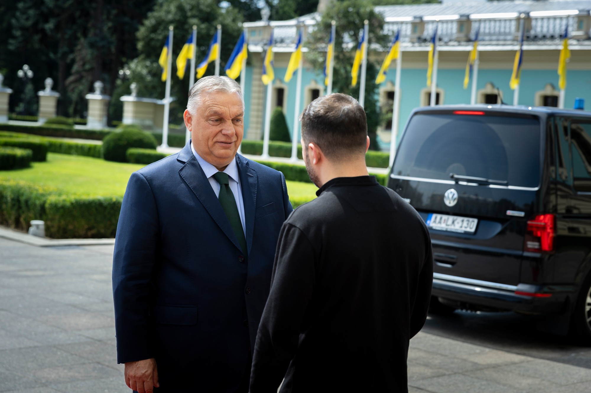Ukrajinský prezident Volodymyr Zelenskyj a maďarský premiér Viktor Orbán.