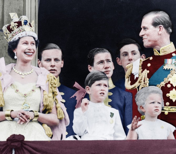 Kraljica Elizabeta II sa porodicom
