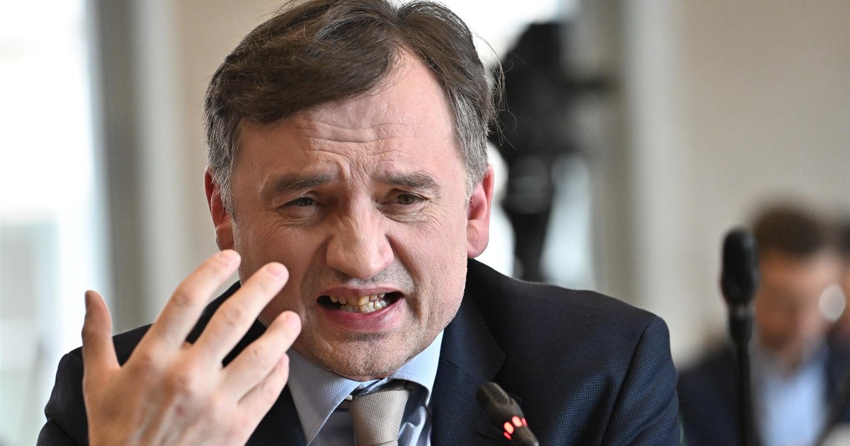 Ziobro w Budapeszcie boi się zatrzymania? Kupił bilet, ale... "wiem z wiarygodnych źródeł"