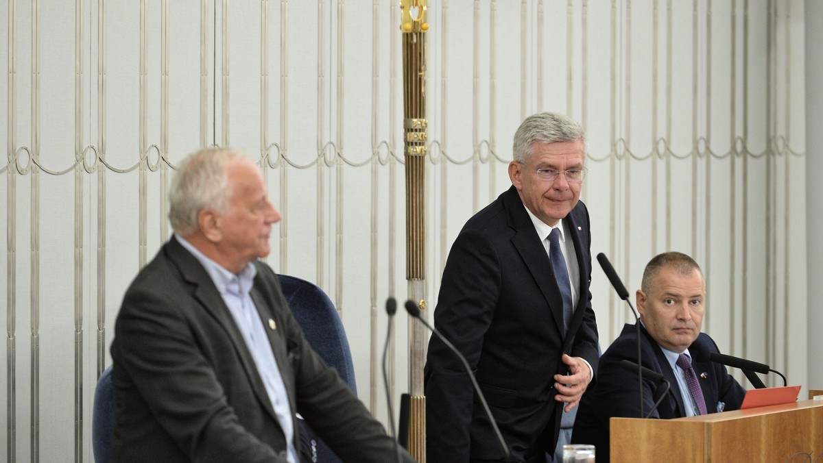 Senatorowie PO uważają, że marszałek Senatu Stanisław Karczewski w trakcie głosowań ws. nowelizacji ustaw o sądach, złamał regulamin izby. - W wyraźny sposób wprowadzali obstrukcję w pracach nad ustawą o Sądzie Najwyższym – mówił o przedstawicielach opozycji Stanisław Karczewski.