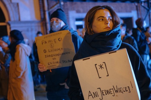 01.11.2021 Gdańsk , ul. Targ Drzewny . Ani jednej więcej ! Ogólnopolski protest przeciw zakazowi aborcji , w wyniku którego zginęła pierwsza Polka .fot. Bartosz Bańka / Agencja Wyborcza.pl