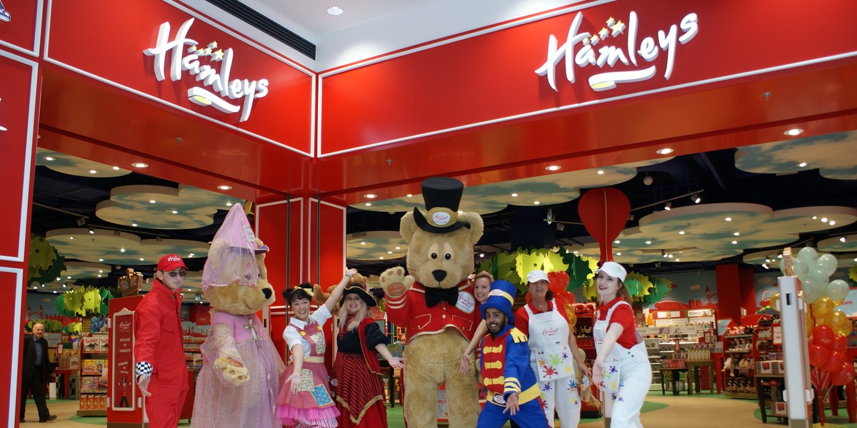 Hamleys – legendarny brytyjski sklep z zabawkami - działał w Galerii Północnej do końca lipca 2019 roku. 