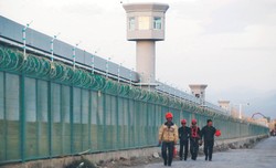 "Demograficzne ludobójstwo". Chiny zmuszają muzułmanki do sterylizacji i antykoncepcji