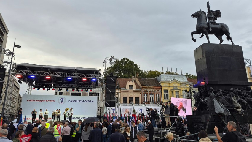 Atmosfera na Trgu kralja Milana u Nišu pred predizborni skup liste Aleksandar Vučić - Ujedinjena Srbija   