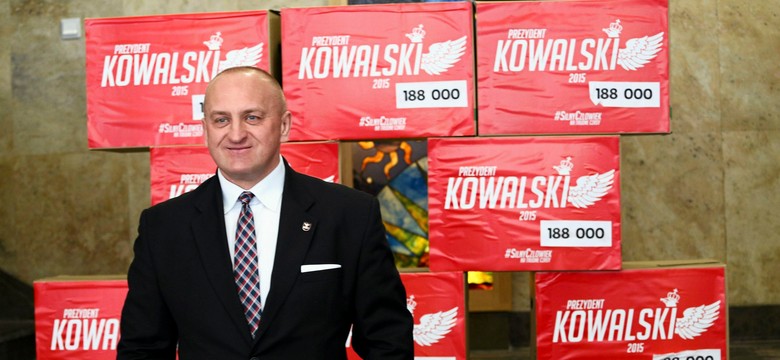 Kandydat narodowców ogłasza program: Bez ZUS, ale z bronią palną