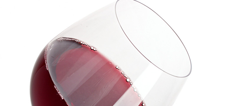 Czerwone wino pomoże uporać się z trądzikiem