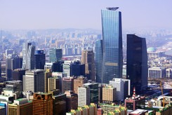 Kryzys już puka do drzwi. Ten bogaty kraj wprowadza system rotacyjny aut