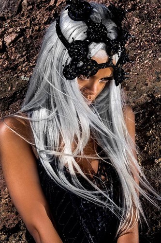 Rihanna na zdjęciach z sesji dla 'Tush Magazine'