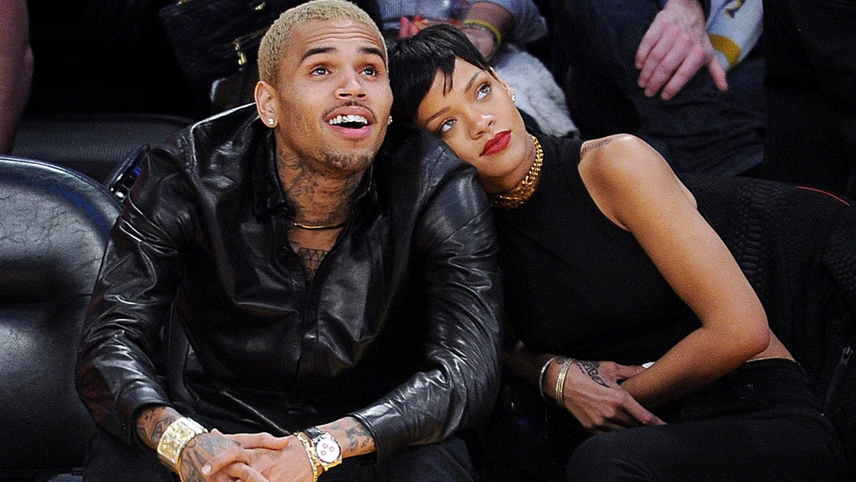 Chris Brown wyraźnie zasugerował, że jego związek z Rihanną dobiegł końca.