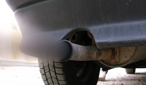 Diesel kopci - dlaczego diesel dymi i jaką usterkę wskazuje kolor dymu?