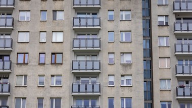 ten absolutny obowiązek dotyczy wszystkich właścicieli domów i mieszkań. kara za  jego niedopełnienie to 5 tysięcy złotych. wskazali konkretny termin