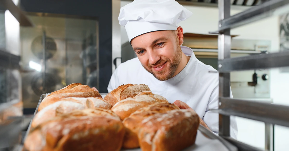 Sekret płaskiego brzucha. Wybieraj ten chleb, a Twój brzuch przestanie puchnąć jak balon