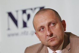 W NFZ są pieniądze na nagrody dla znajomych prezesa, brakuje na leki