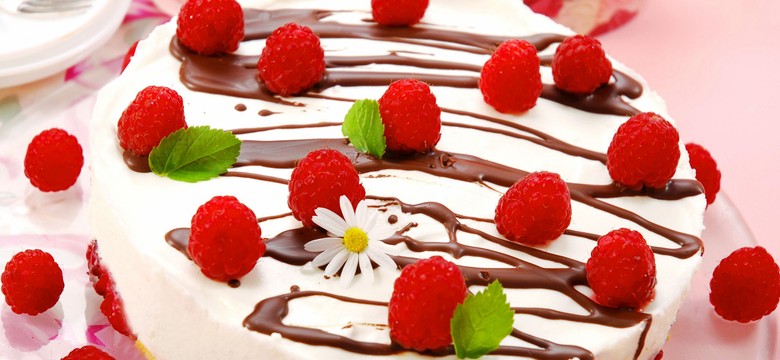 Jak przygotować przyjęcie komunijne w domu? Smaczne i zdrowe