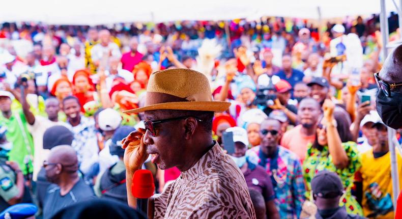 Delta Gov Okowa soliciting for votes in Isoko 