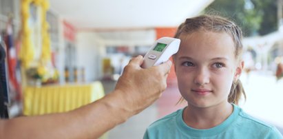 W internecie krąży dramatyczny apel pielęgniarki: nie badajcie dzieciom temperatury z czoła! Zapytaliśmy ekspertów, czy jest w nim chociaż odrobina prawdy