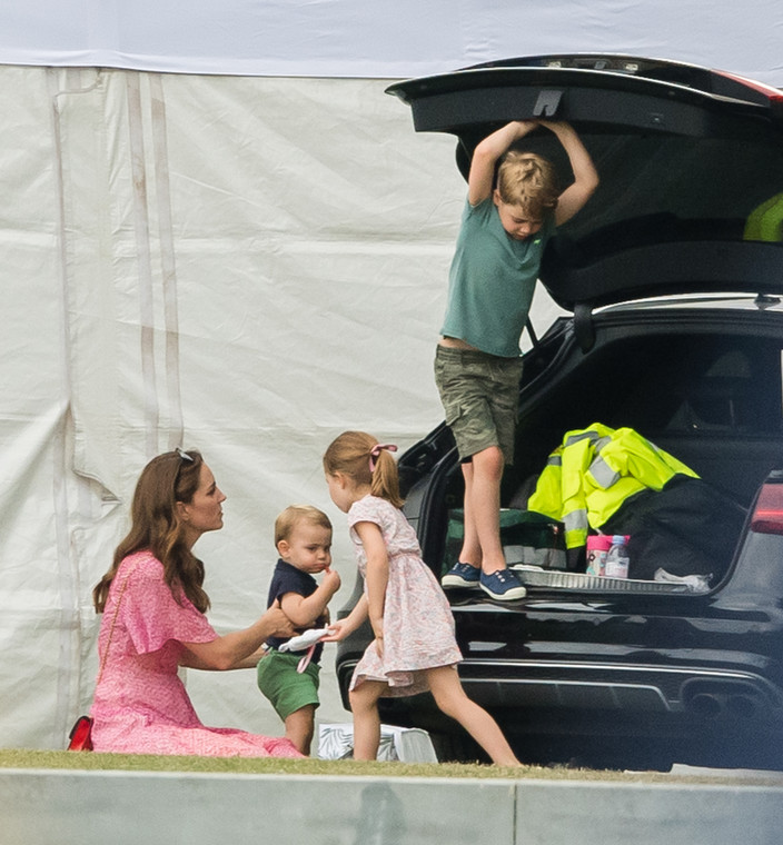 Księżna Kate z dziećmi na pikniku
