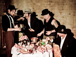 Red Hot Chili Peppers wpadli w niezły kanał