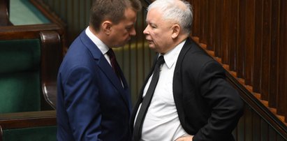 Błaszczak postawił się Kaczyńskiemu. Takich rzeczy w PiS się nie robi