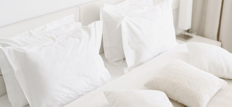 Jaka poduszka do jakiej pozycji snu? Wybierz odpowiednią, a naprawdę odpoczniesz