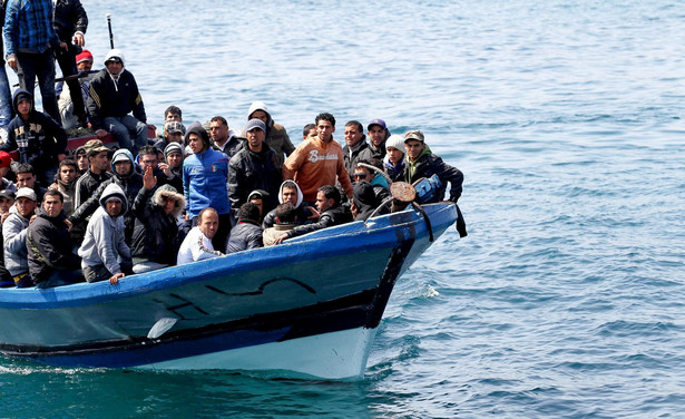 Migranci na łodzi