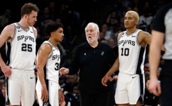 Liga NBA. Cztery punkty Sochana, rekordowa frekwencja w San Antonio