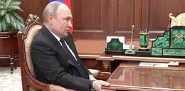 Władimir Putin siedział tak przez 12 minut. Dziwne zachowanie wychwycili internauci. Mnożą się spekulacje