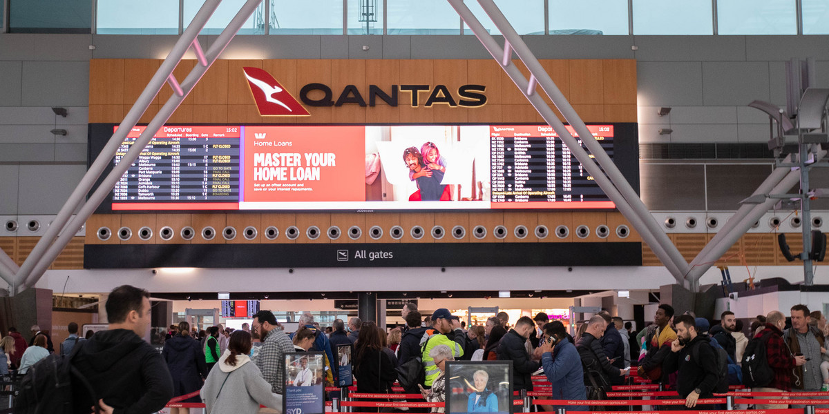 Australijskie linie Qantas mają mnóstwo problemów. Receptą ma być m.in. ograniczenie lotów.